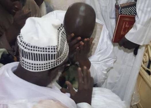 TOUBA - Les larmes d'Idrissa Seck devant Serigne Mountakha Mbacké