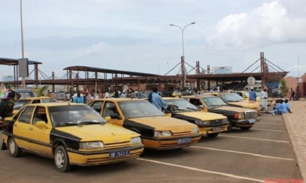 TRAFIC DAKAR-TOUBA - 55 "Allo Taxi" arrêtés