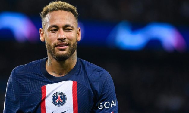 EN COULISSES - Walter Casagrande allume Neymar