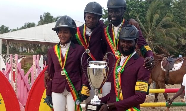 ÉQUITATION/CHAMPIONNATS PAR ÉQUIPES - Et de 4 pour EHM!