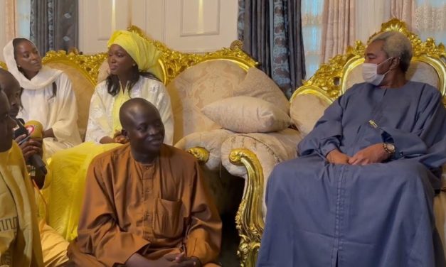 EN COULISSES - Anta Babacar Ngom chez Serigne Abdou Karrim