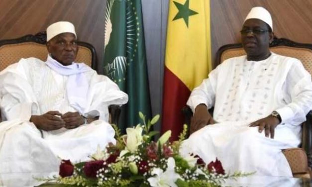 EN COULISSES - Macky Sall rend hommage au président Wade