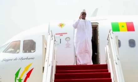 EN COULISSES - Macky Sall s'envole pour Abuja