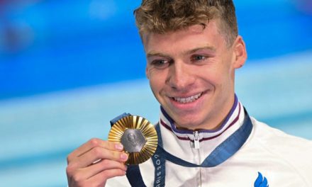 JO 2024 - Léon Marchand s'offre le record olympique sur 400 m 4 nages