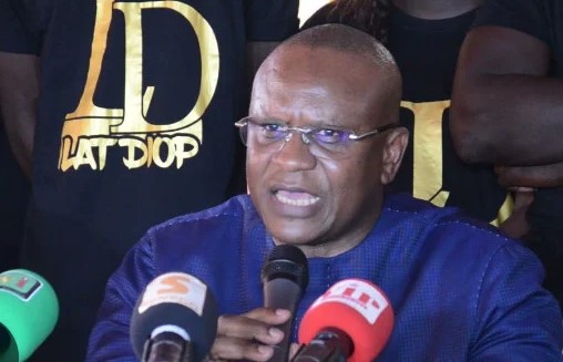 AIBD - Lat Diop retenu à l’aéroport