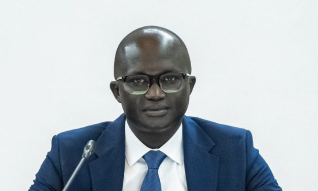 "CIMENT OFFERT" AU MINISTRE DU TRAVAIL - Yankhoba Diémé dément et dépose une plainte