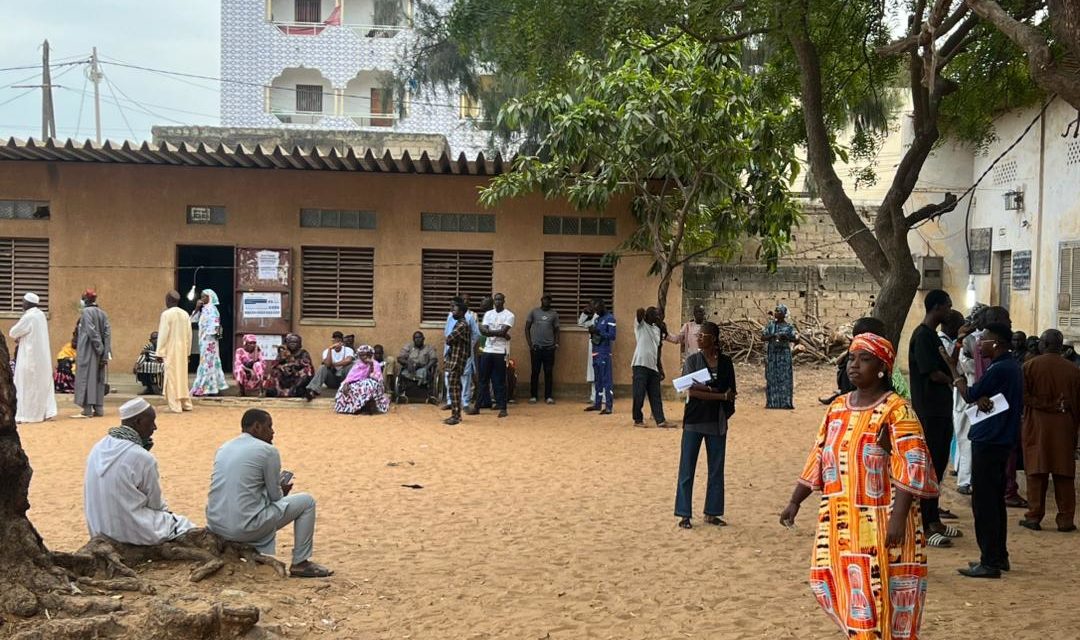 LÉGISLATIVES 2024 - Une dame fait un malaise à l'école Ndèye Marie de Mbao