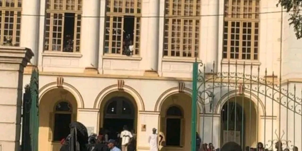 DEMENTI DE LA POLICE SUR LE BLOCAGE DE L'ACCES A l'HOTEL DE VILLE - Le bureau municipal de la ville de Dakar dément à son tour