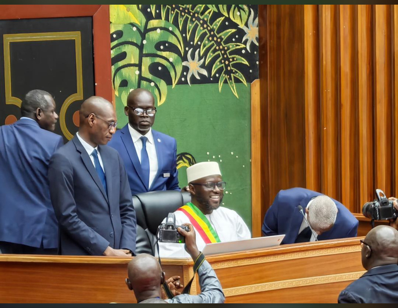 ASSEMBLEE NATIONALE - Enorme retard avant l'accouchement