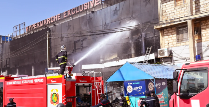 INCENDIE DE L'HYPERMARCHÉ EXCLUSIVE - Aucune perte en vie humaine, des dégâts énormes