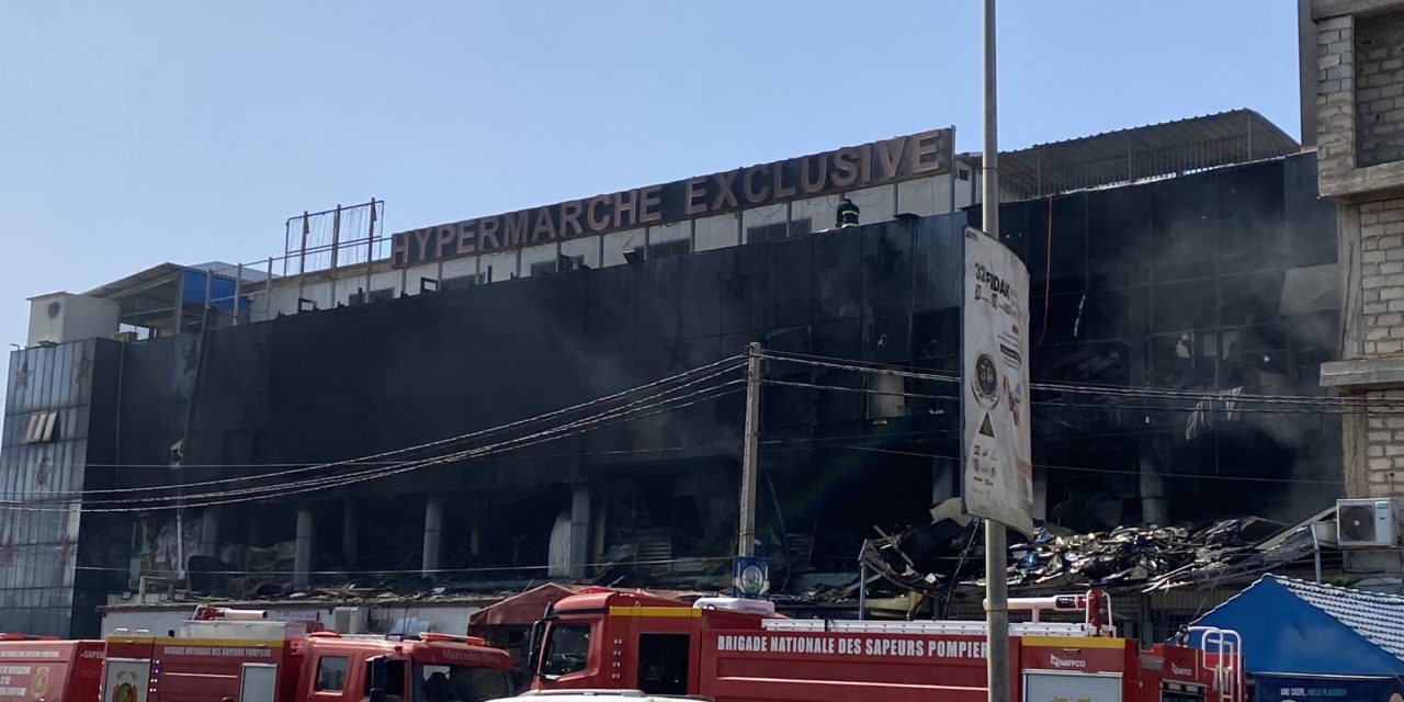 YOFF - Un incendie dévastateur ravage l'hypermarché Exclusive