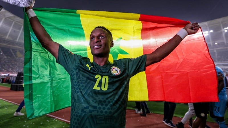 BOUNA SARR - "Mon objectif est de retrouver la sélection"