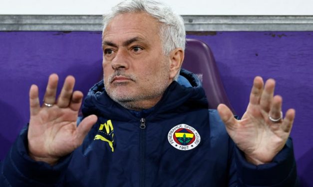 TURQUIE - Mourinho suspendu 4 matchs